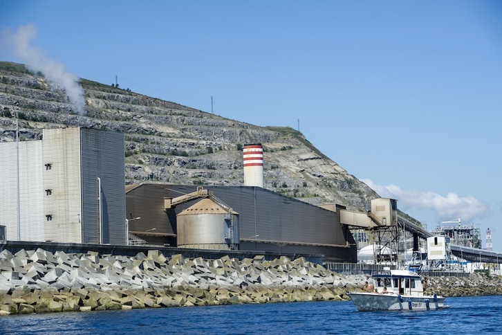 La central de ciclo combinado Bahía de Bizkaia Electricidad (BBE), ubicada en Zierbena, produce electricidad quemando gas natural. (Marisol RAMIREZ | FOKU)