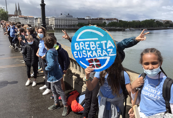 Iragan maiatzaren 19an Brebeta azterketa osorik euskaraz egiteko eskubidea galdetzeko mobilizazioa, Baionan. (Bob EDME)