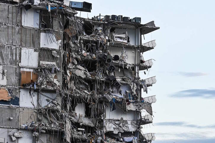 Los restos del edificio derrumbado en Miami. (Chandan KHANNA/AFP)