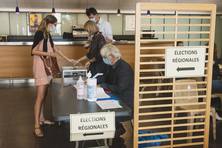 Igandean egingo dute eskualde eta departemendu mailako hauteskundeen bigarren itzulia. (Guillaume FAVEAU)