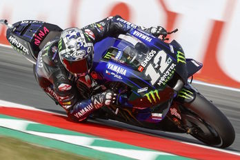 Maverick Viñales negocia una curva a derechas hoy en el circuito de Assen (Vincent JANNINK / AFP)
