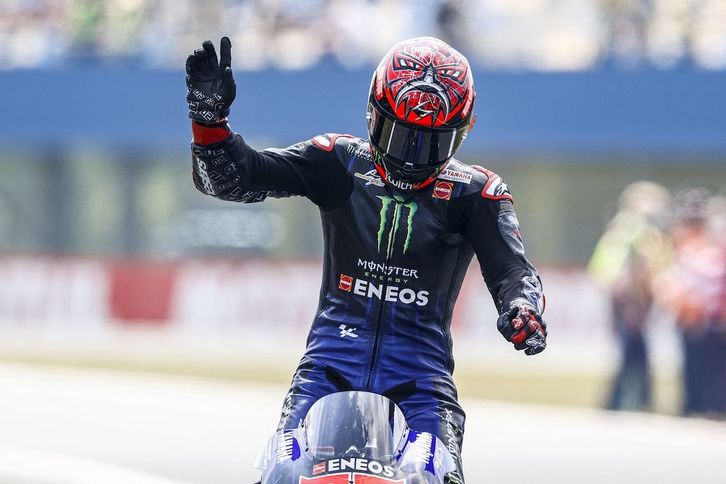 Quartararo celebra su triunfo en el circuito de Assen. (Vincent JANNINK / AFP)