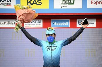 Ion Izagirre, Euskal Herriko Itzuliko etapa bat irabazita. (Jon URBE / FOKU)