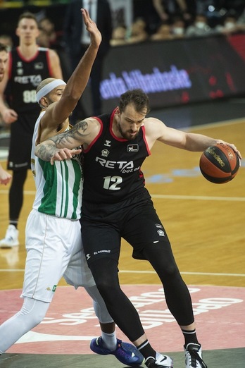 Ondrej Balvin, uno de los estandartes de Bilbao Basket estos dos últimos años, en el último duelo ante el Betis. (Monika DEL VALLE / FOKU)