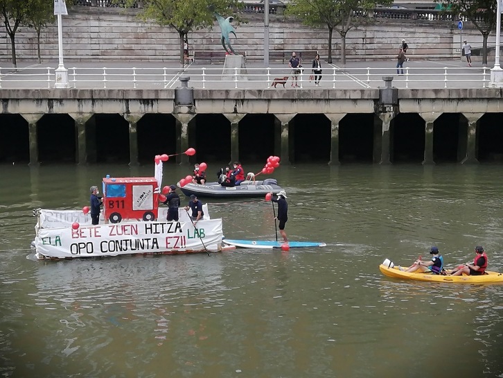  Protesta de los bomberos y bomberas de Bilbao en contra de la oposición conjunta.