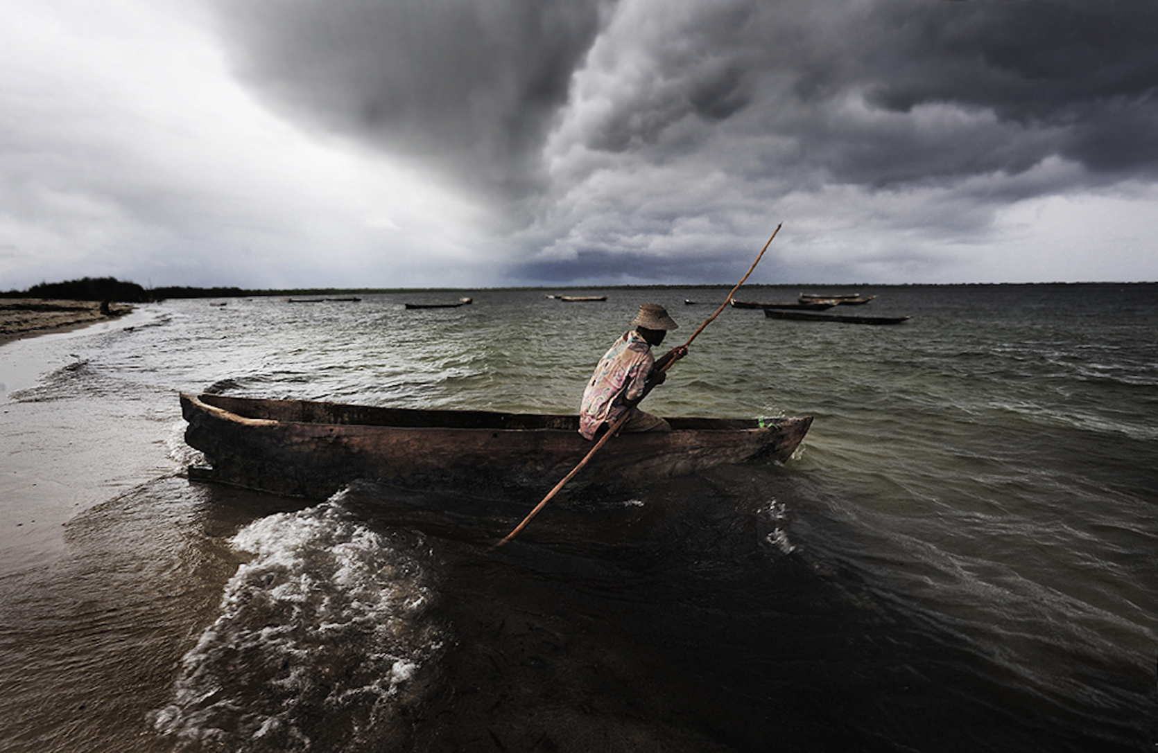 Un pescador faenando en aguas de la antigua Zanguebar.