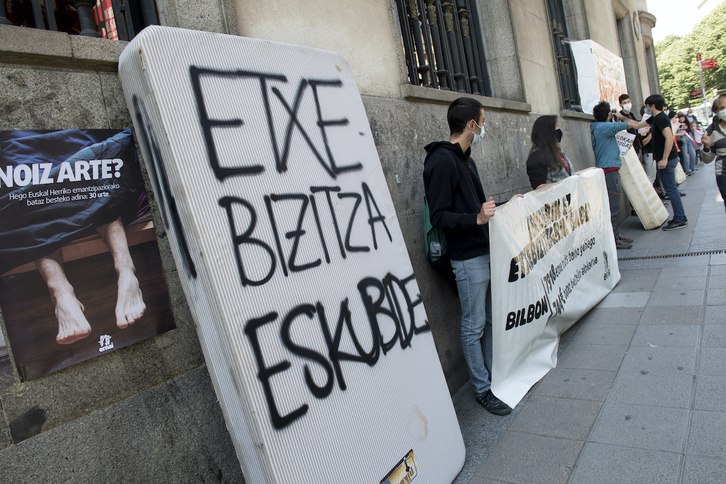 Movilización por la vivienda organizada por Ernai en Bilbo. (Raul BOGAJO/FOKU)