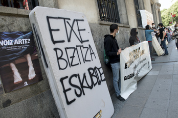 Movilización por la vivienda organizada por Ernai en Bilbo. (Raul BOGAJO/FOKU)