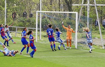 Derbi en Zubieta entre la Real y el Eibar. (Amaia ANDRÉS / FOKU)