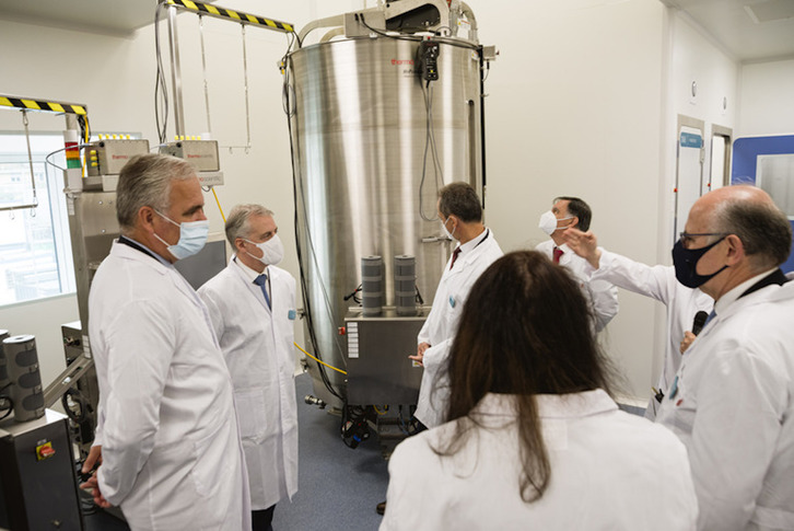 Un momento de la inauguración del nuevo edificio de Viralgen en Donostia. (IREKIA)