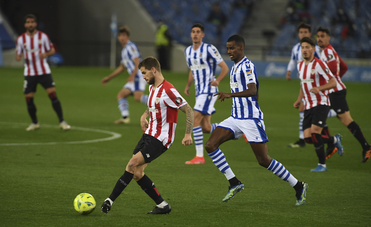El derbi entre Real y Athletic se disputará el 31 de octubre en Anoeta. (Jon URBE / FOKU)