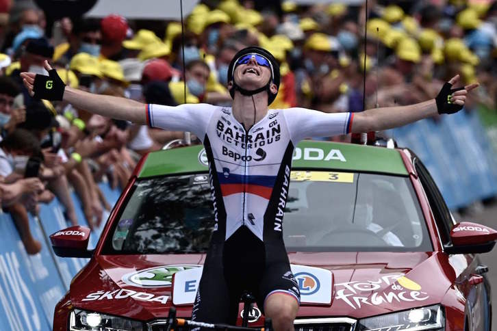 Mohoric fue el más fuerte de la fuga y logró la etapa y el maillot de la montaña. (Philippe LOPEZ/AFP)