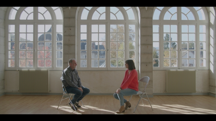 La cantante y compositora de Donapaleu Anne Etchegoyen ejerce de guía en 'Ainarak'. (Maluta Films)