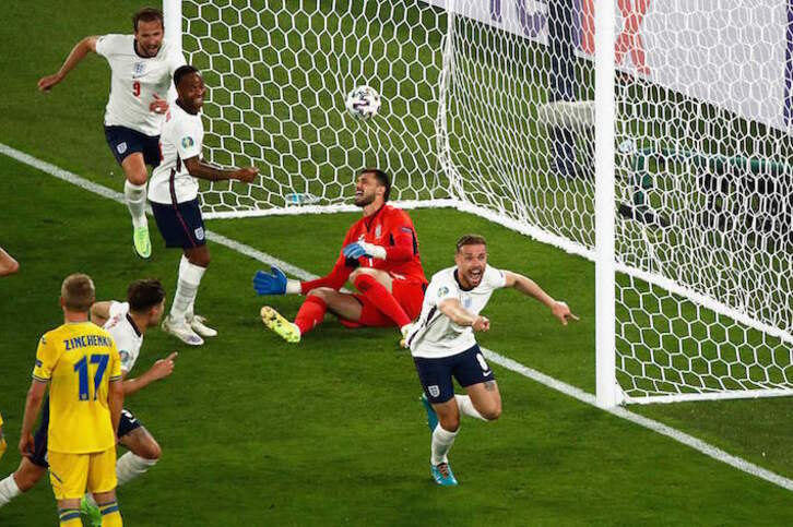 Henderson celebra el gol que marcaba cuando apenas llevaba cuatro minutos en el campo y que cerraba la goleada a Ucrania. (Alessandro GAROFALO/AFP)
