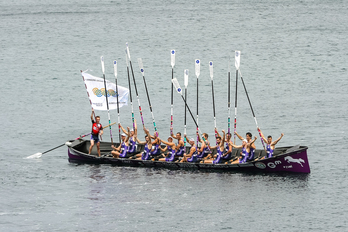 Santurtzik eraman du azkenean Coruñako bandera, denboraldiko lehena. (AGENCIA LOF)