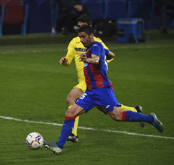 Cote destaca por su calidad a la hora de poner centros en el área rival. (Jon URBE/FOKU)