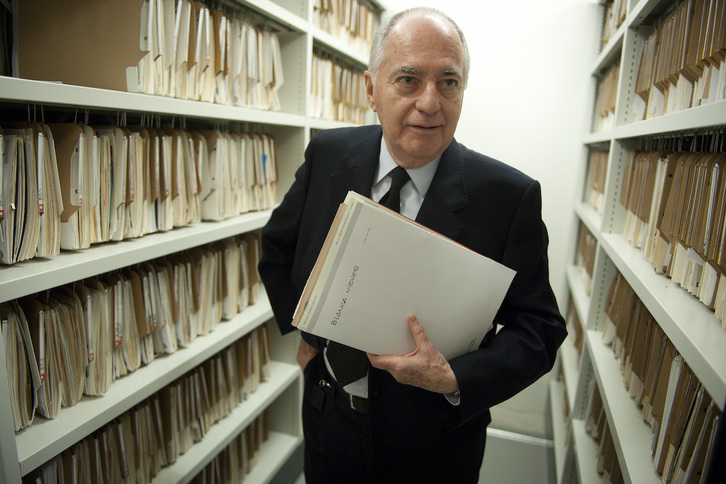 Luis Gasca en 2011, en Komikigunea, cuando cedió su colección de cómics. (Gari GARAIALDE / FOKU)