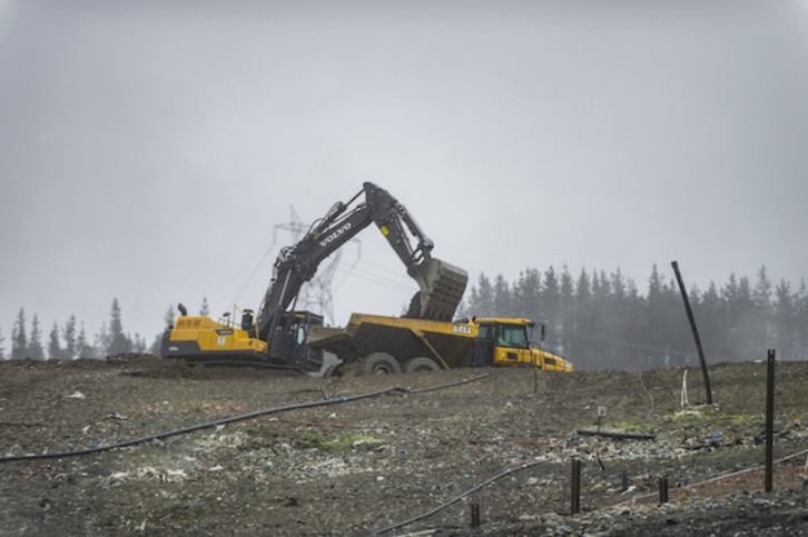 Trabajos en el vertedero de Zaldibar. (Jaizki FONTANEDA-FOKU)