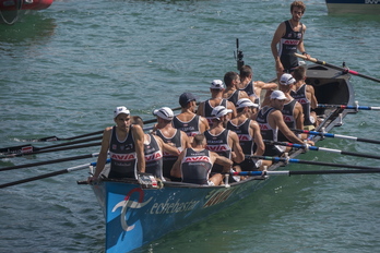 Urdaibaiko ontzia, 2018ko Kontxako Banderako lehen jardunaldia amaitu berritan. (Andoni CANELLADA / FOKU)