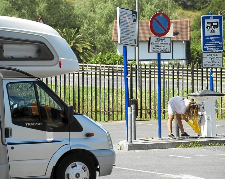 La pernocta es gratis, pero para usar agua y electricidad hay que acudir a la oficina de turismo. (Monika DEL VALLE | FOKU)