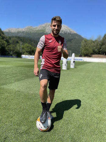 Franchu ha podido participar en el entrenamiento vespertino de la plantilla armera en Atxabalpe. (SD Eibar)