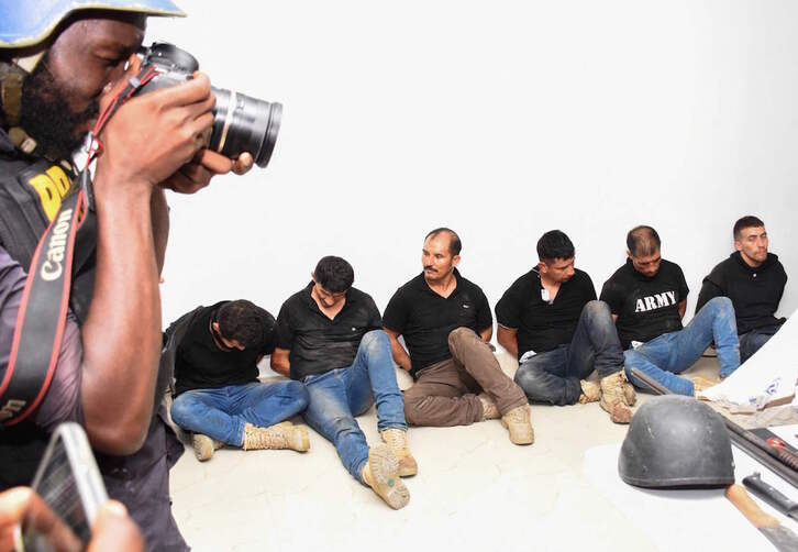 La Policía haitiana ha exhibido a los detenidos, sus armas y pasaportes. (AFP)