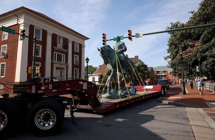 Estatua del general confederado Robert E. Lee.  (Win MCNAMEE/AFP) 