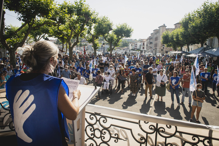 Manifestazioaren amaieran Anaiz Funosas eta Jean-Daniel Elichiry Bake Bideako bozeramaileek hitz egin dute. Guillaume FAUVEAU