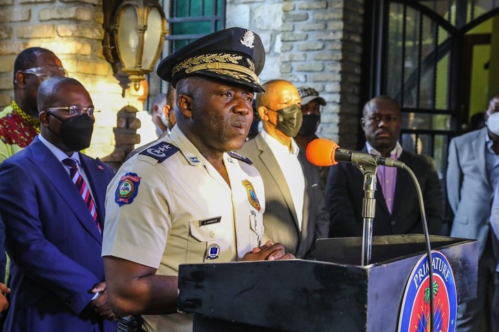 Comparecencia del director de la Policía de Haití, León Charles, este domingo en Puerto Príncipe. (Valerie BAERISWYL/AFP)