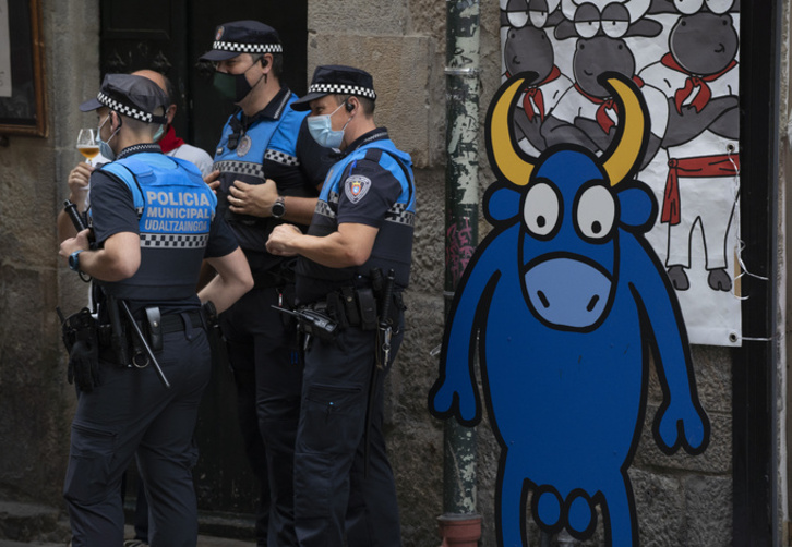 Control policial el pasado 6 de julio en Iruñea. (Jagoba MANTEROLA / FOKU)