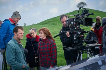 Jamie Dornan y Emily Blunt rodando en escenarios de County Mayo. (NAIZ)