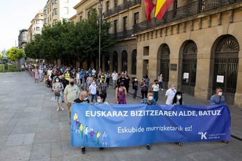 Hizkuntz eskubideen aldeko manifestazioa egin zuen Kontseiluak Iruñean uztailaren hasieran. (Iñigo URIZ/FOKU)