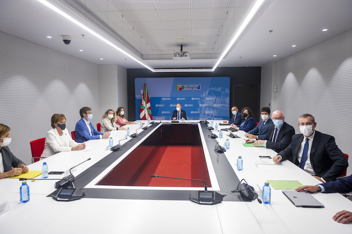 Reunión este jueves en Gasteiz del Consejo Vasco de Finanzas. (Jaizki FONTANEDA/FOKU)