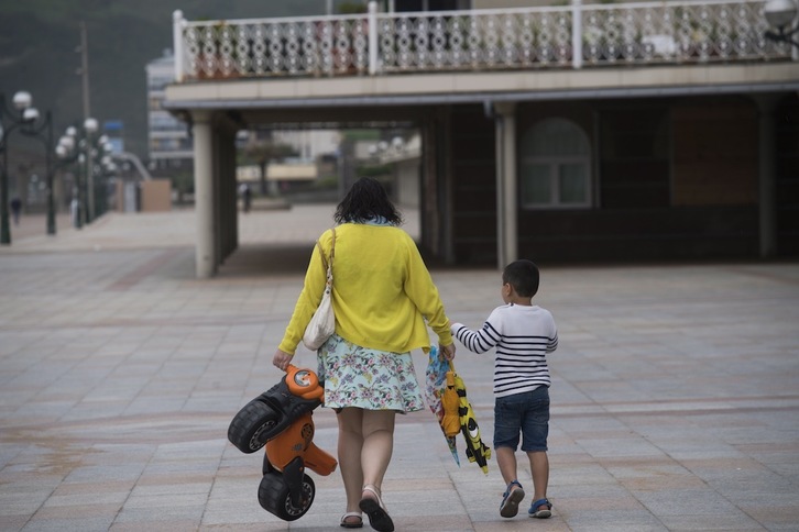 Umeak dituzten familiak dira pobrezia gehien sufritzen dutenak. (Juan Carlos RUIZ/FOKU)