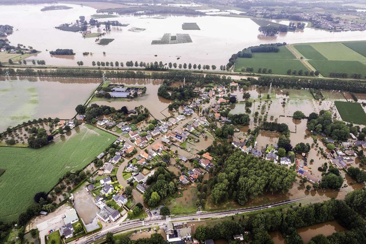 Los Países Bajos también se han visto afectados. Vista aérea de la localidad del  Valkenburg. (REMKO DE WAAL / AFP)