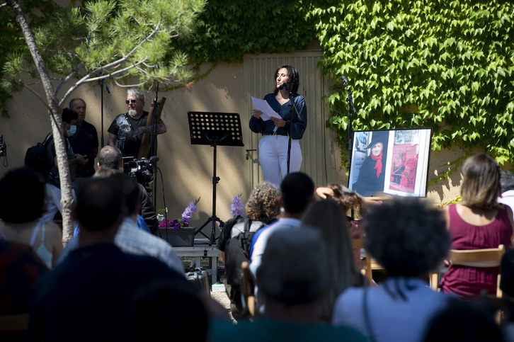 Unas 200 personas se han reunido en este sábado en el homenaje al anarquista Lucio Urtubia en Cascante. (Iñigo URIZ/FOKU)