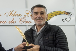 Artxiboko irudia. 2018an Joan Mari Torrealdai Urrezko Luma saria jasotzen. (Luis JAUREGIALTZO/FOKU)