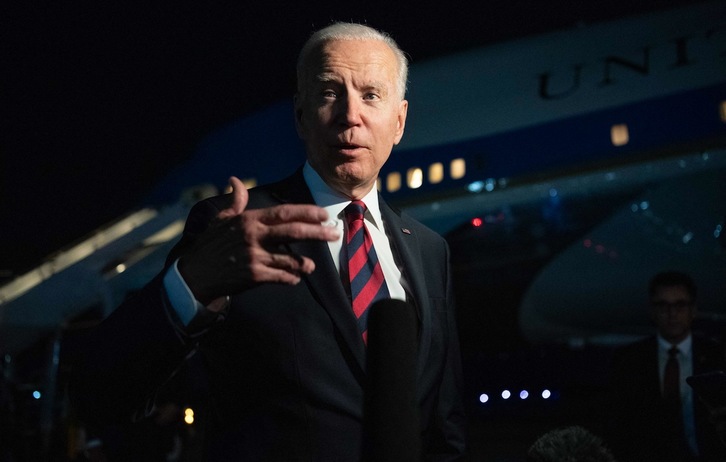 El presidente de EEUU, Joe Biden, habla a la prensa antes de subir al Air Force One en el aeropuerto internacional de Hebron, Kentucky, el miércoles 21 de julio. (Saul LOEB | AFP)