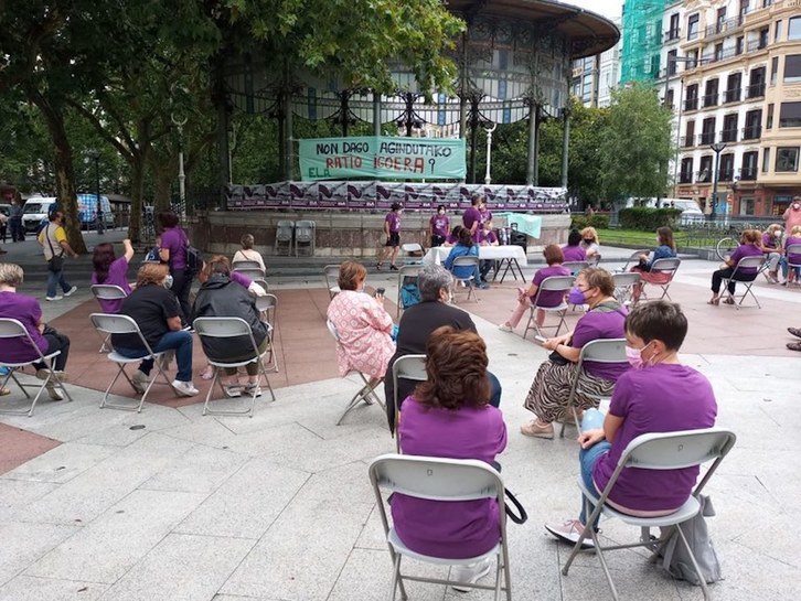 Movilización de las trabajadoras de residencias en el centro de Donostia. (ELA SINDIKATUA)