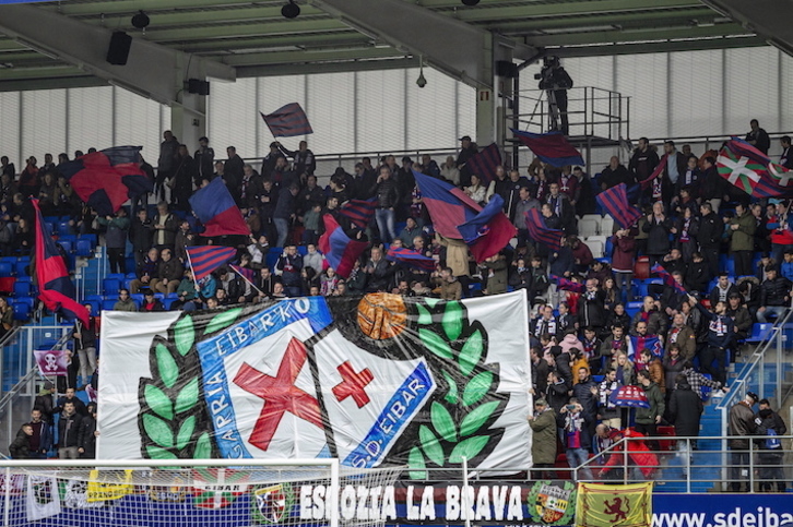 La imagen corresponde a la grada de Ipurua el 7 de marzo de 2020, la última ocasión en la que el campo eibarrés abrió sus puertas al público. (Aritz LOIOLA/FOKU)