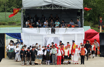 Pastorala urtero egiten da Zuberoako herri batean, ‘Petti buhame’ egin zuten Garindainen. (BOB EDME)