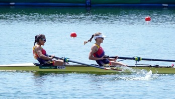 Virginia Diaz y Aina Cid en la regata clasificatoria. (@BATBASQUETEAM)