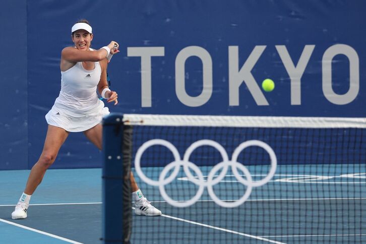 Garbiñe Muguruza devuelve un golpe. (Giuseppe CACACE / AFP)