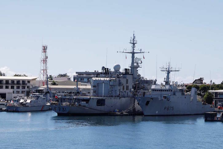 Patrulleras francesas en el puerto de Papeete. (Ludovic MARIN/AFP)