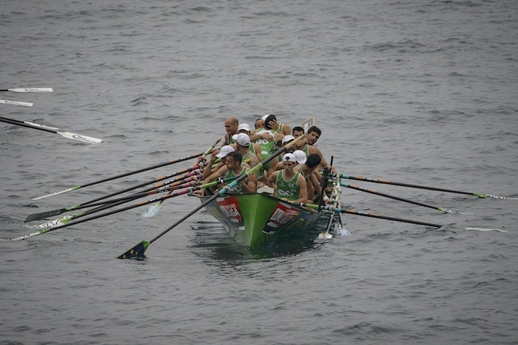 Hondarribia se siente como pez en el agua en Castro. (Aritz LOIOLA / FOKU)