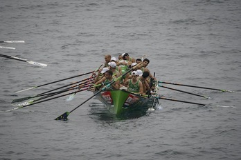 Hondarribia se siente como pez en el agua en Castro. (Aritz LOIOLA / FOKU)