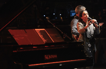La embajadora israelí Noa, en Donostia. (Jagoba MANTEROLA/FOKU)