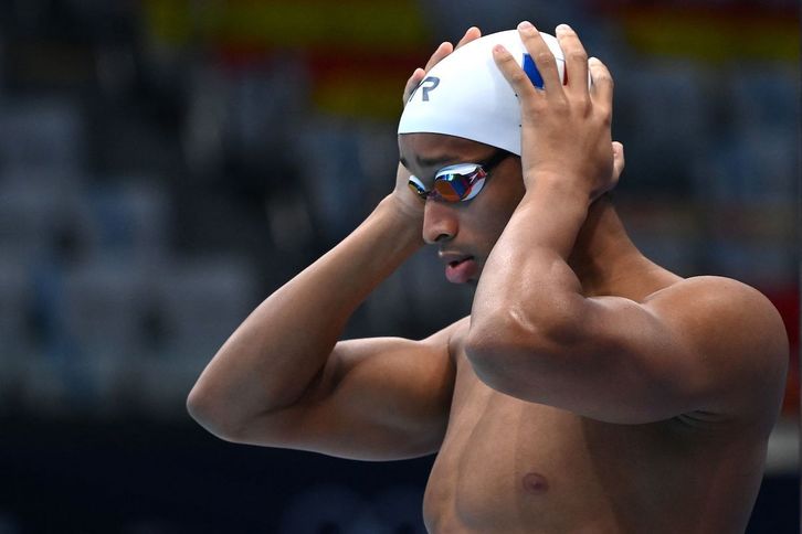 Jonathan Atsu, estilo libre 200 metroetako proban hasi aurretik. (Attila KISBENEDEK / AFP)