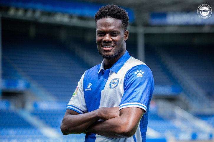 Loum ha sido presentado en Mendizorrotza. (@Alaves)