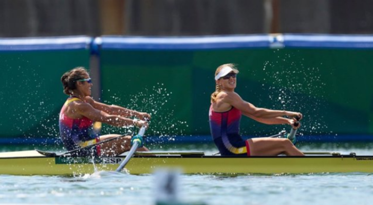 La embarcación que forma la deportista de Basque Team Virginia Diaz junto a Aina Cid, en la semifinal. (COE)